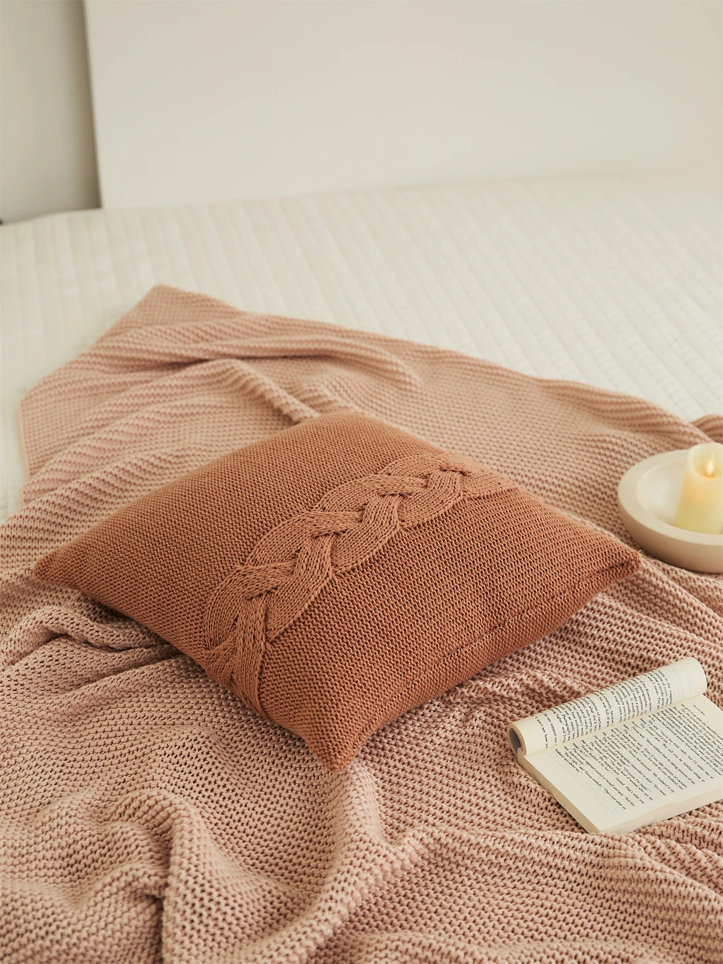 Nordic twist design pillow case