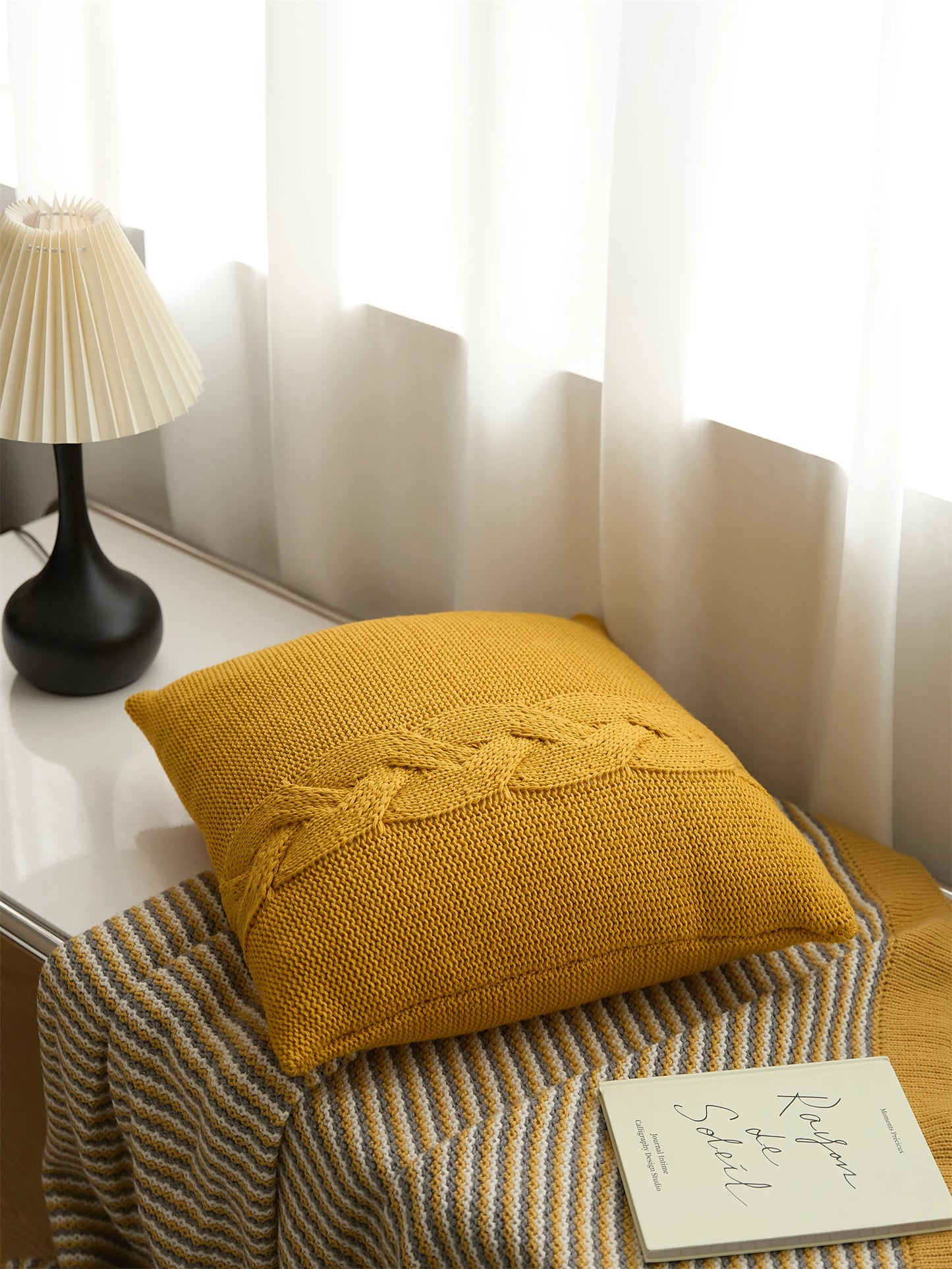 Nordic twist design pillow case
