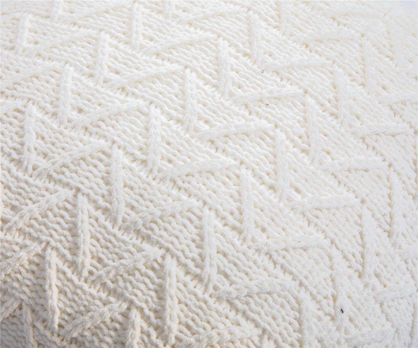 Beautiful chenille pillowcase with tassels, excellent for your living room or bedroom