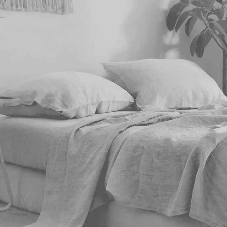 Soft and breathable natural linen sheet set: 2 pillowcases + rustic style sheets